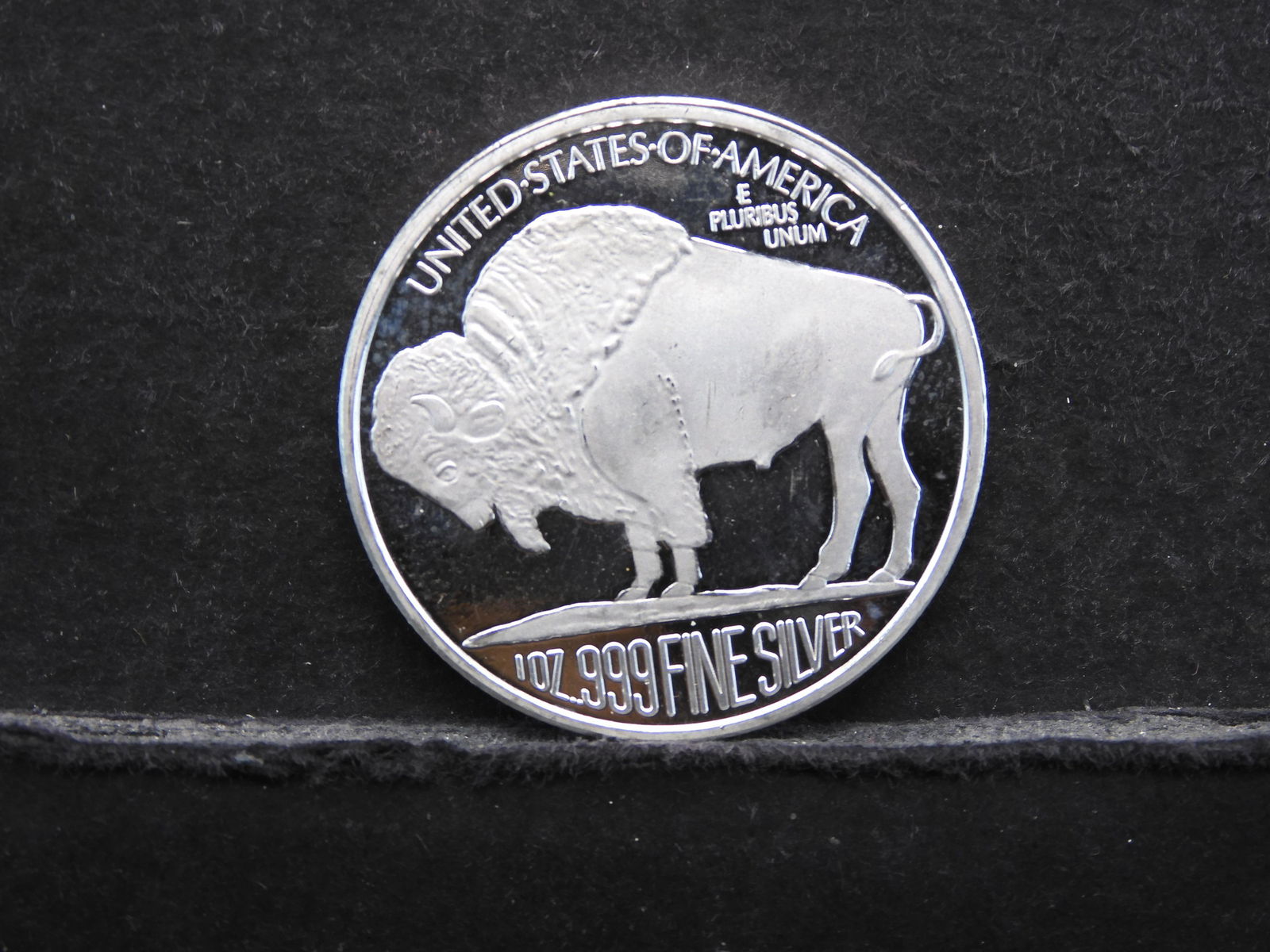 .999 One Troy Ounce Silver Buffalo / Indian Head Round (1 of 2)