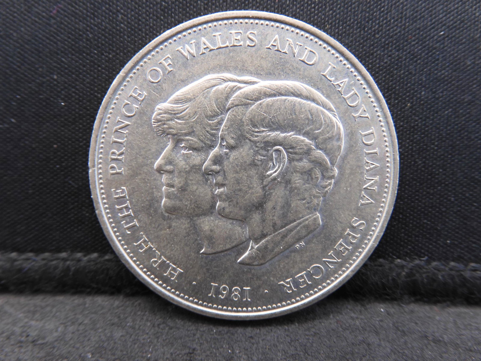 1981 United Kingdom 25 Pence Crown Commemorating: 1981 United Kingdom 25 Pence Crown Commemorating Engagement of Prince of Wales & Lady Diana.