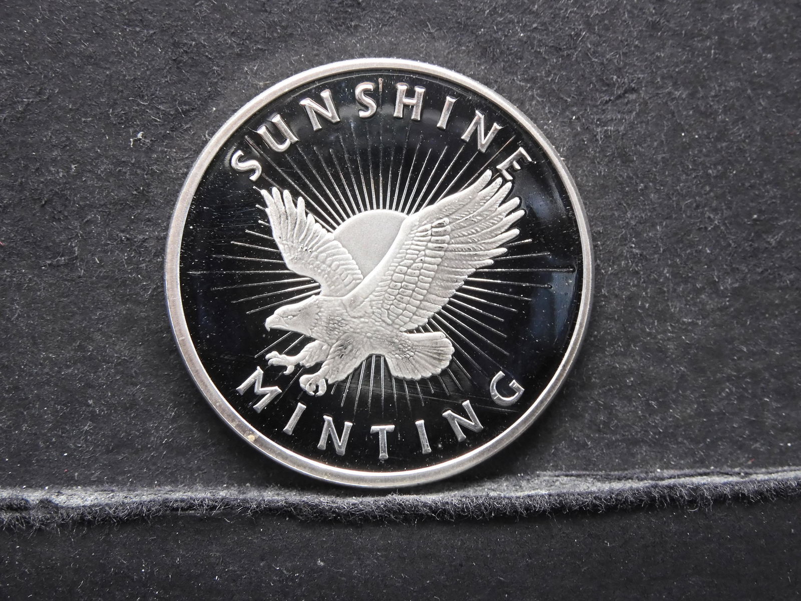 .999 Fine Silver Sunshine minting One Troy Ounce Silver (1 of 2)