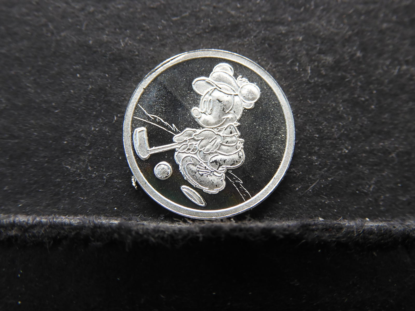 Disney Mickey Mouse .999 Fine Silver: Disney Mickey Mouse .999 Fine Silver