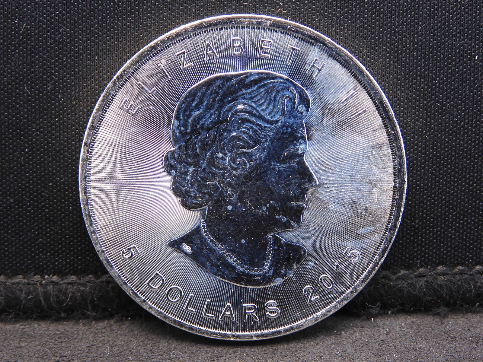 2015 Canada 1 Oz. .9999 Fine Silver $5.00 Maple Leaf (1 of 2)