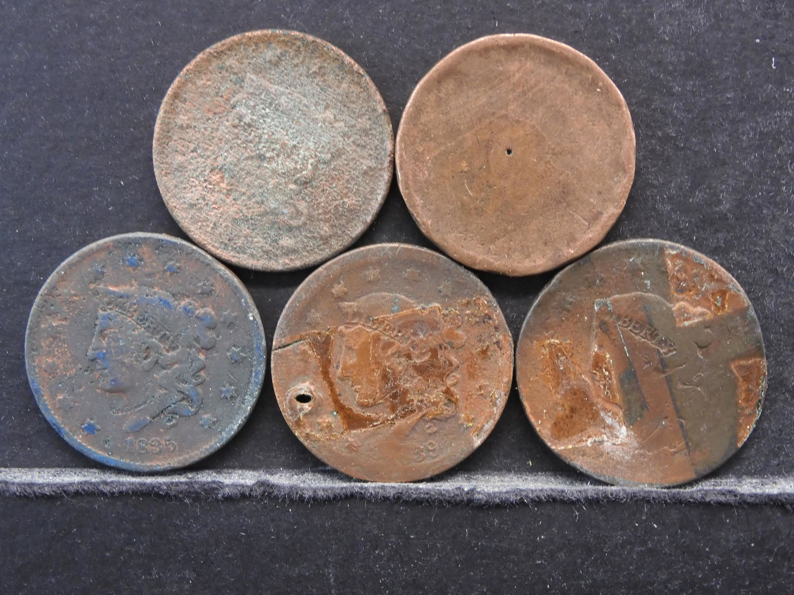 5 Very low grade and some no date Large cents (1 of 2)