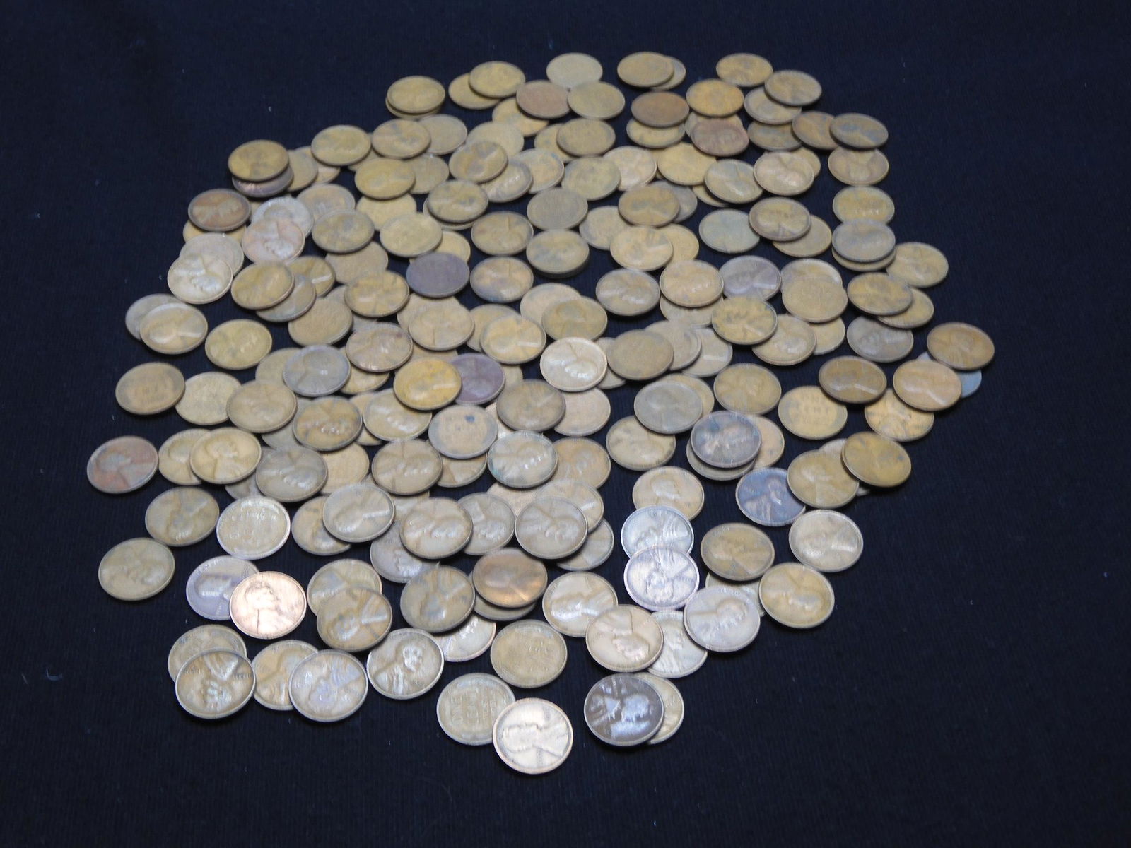 200 Lincoln Wheat Cents: Teens, Twenties, Thirties. (1 of 5)