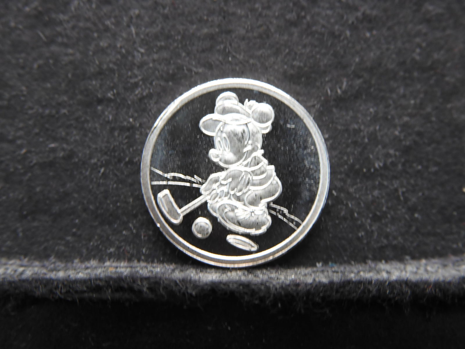 .999 Fine Silver Disney Mickey Mouse Golfer (1 of 2)