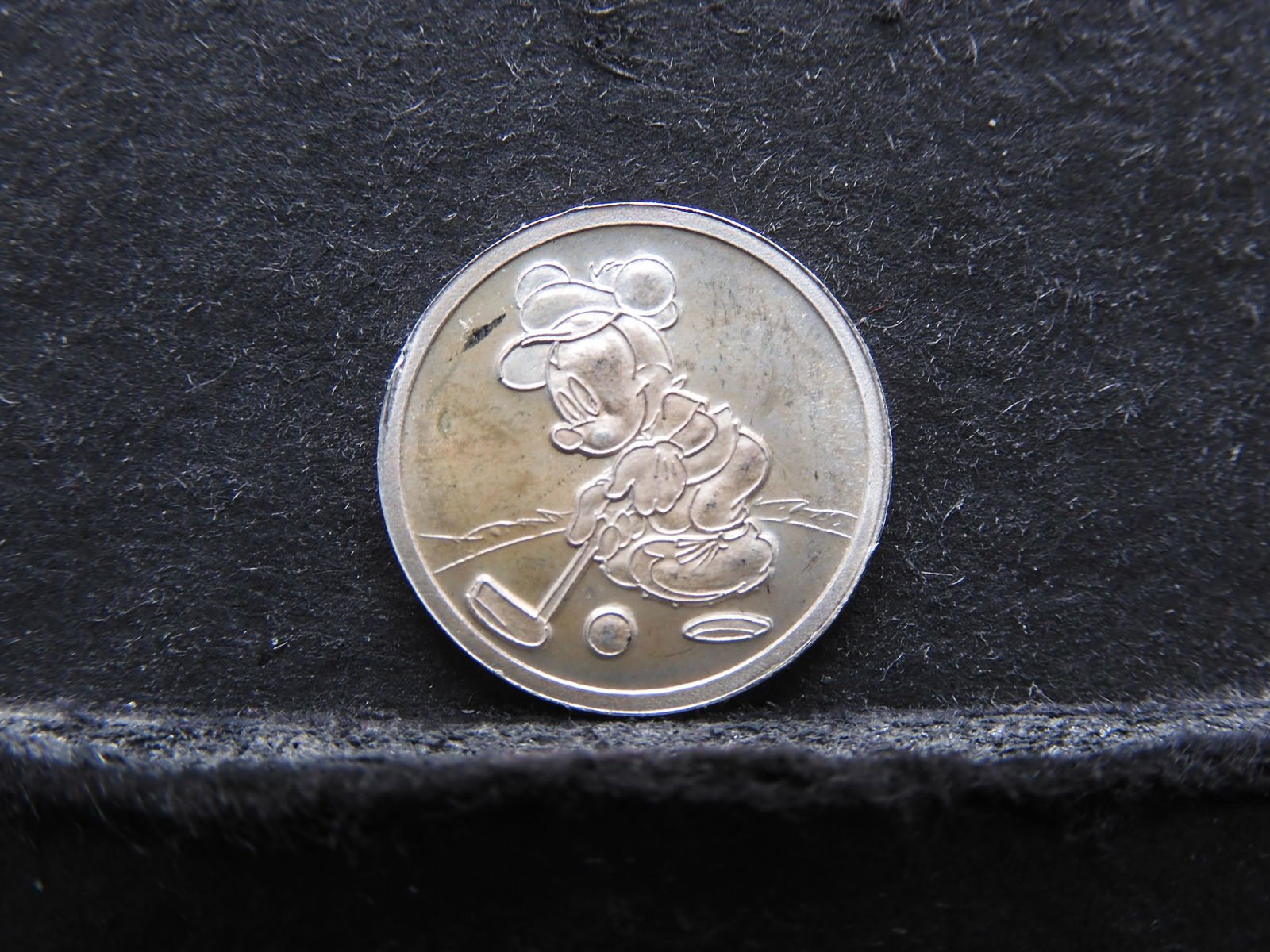 .999 Fine Silver Disney Mickey Mouse Golfer (1 of 2)