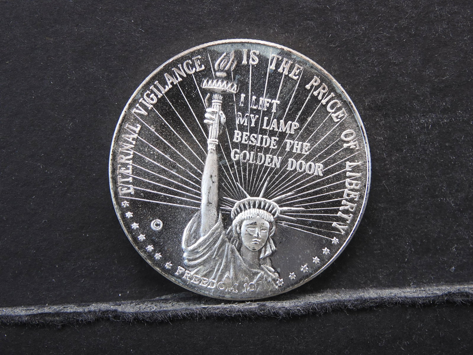 .999 FINE SILVER/1 OZ, STATUE OF LIBERTY ROUND (PROOF): .999 FINE SILVER/1 OZ, STATUE OF LIBERTY ROUND (PROOF)