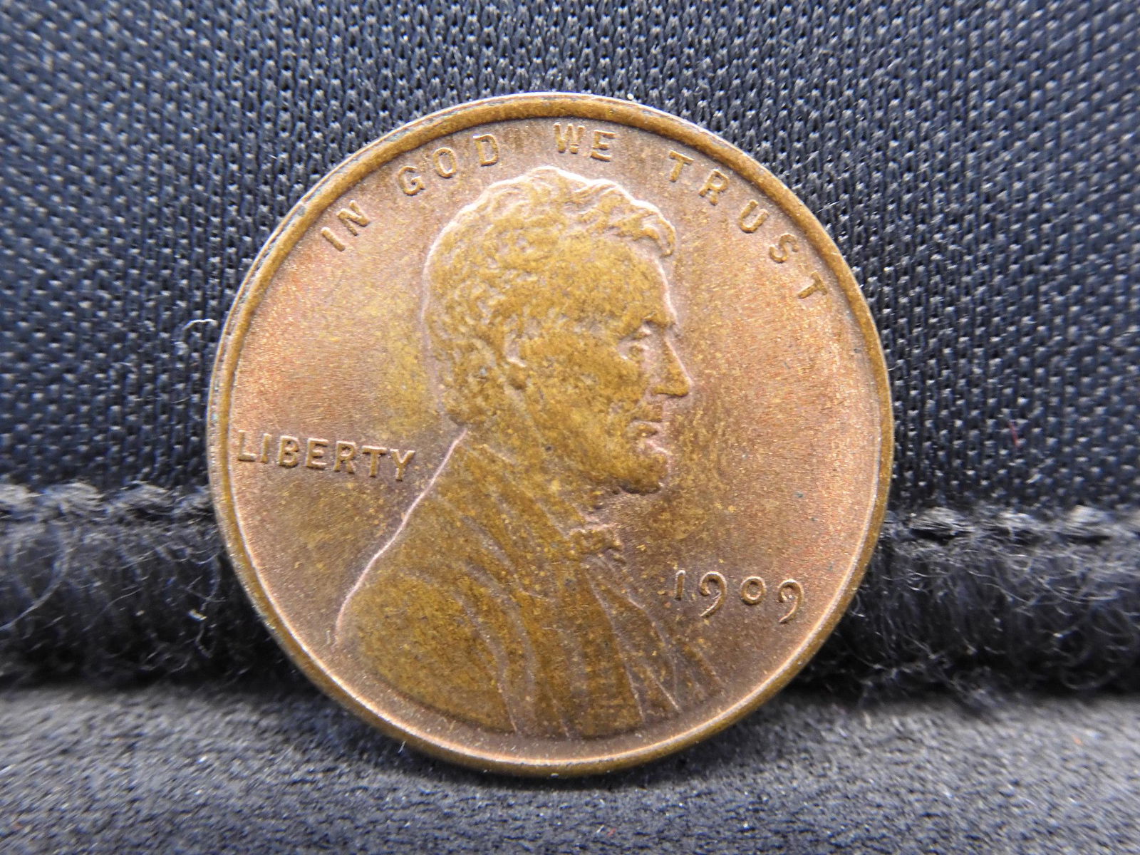 1909 Red-Brown Uncirculated Lincoln Head Cent. (1 of 2)