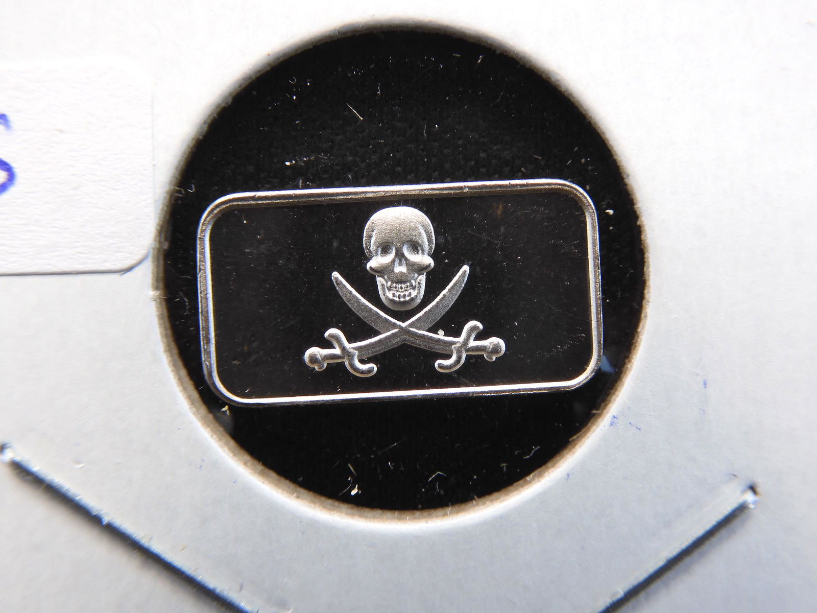 Skull/Crossbones 1 Gram Pure Silver Bar. (1 of 3)