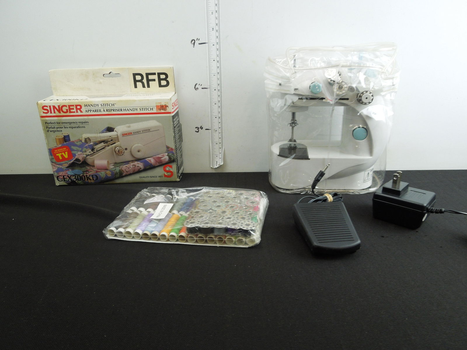 Singer Handy Stitch, Mini Sewing Machine Thread and: Singer Handy Stitch, Mini Sewing Machine Thread and Bobbins