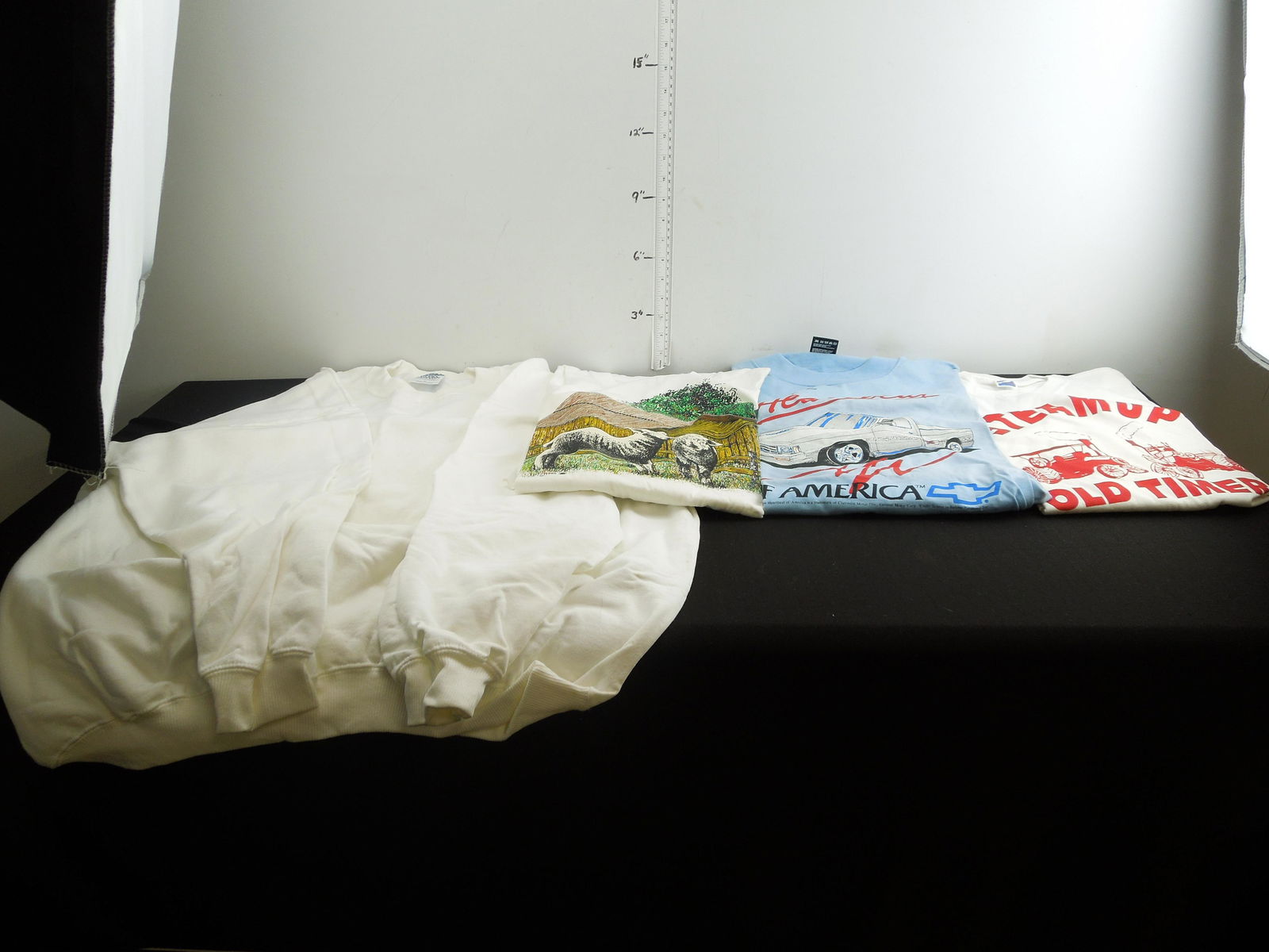 XL Sweatshirt and 3 XL T-Shirts: XL Sweatshirt and 3 XL T-Shirts