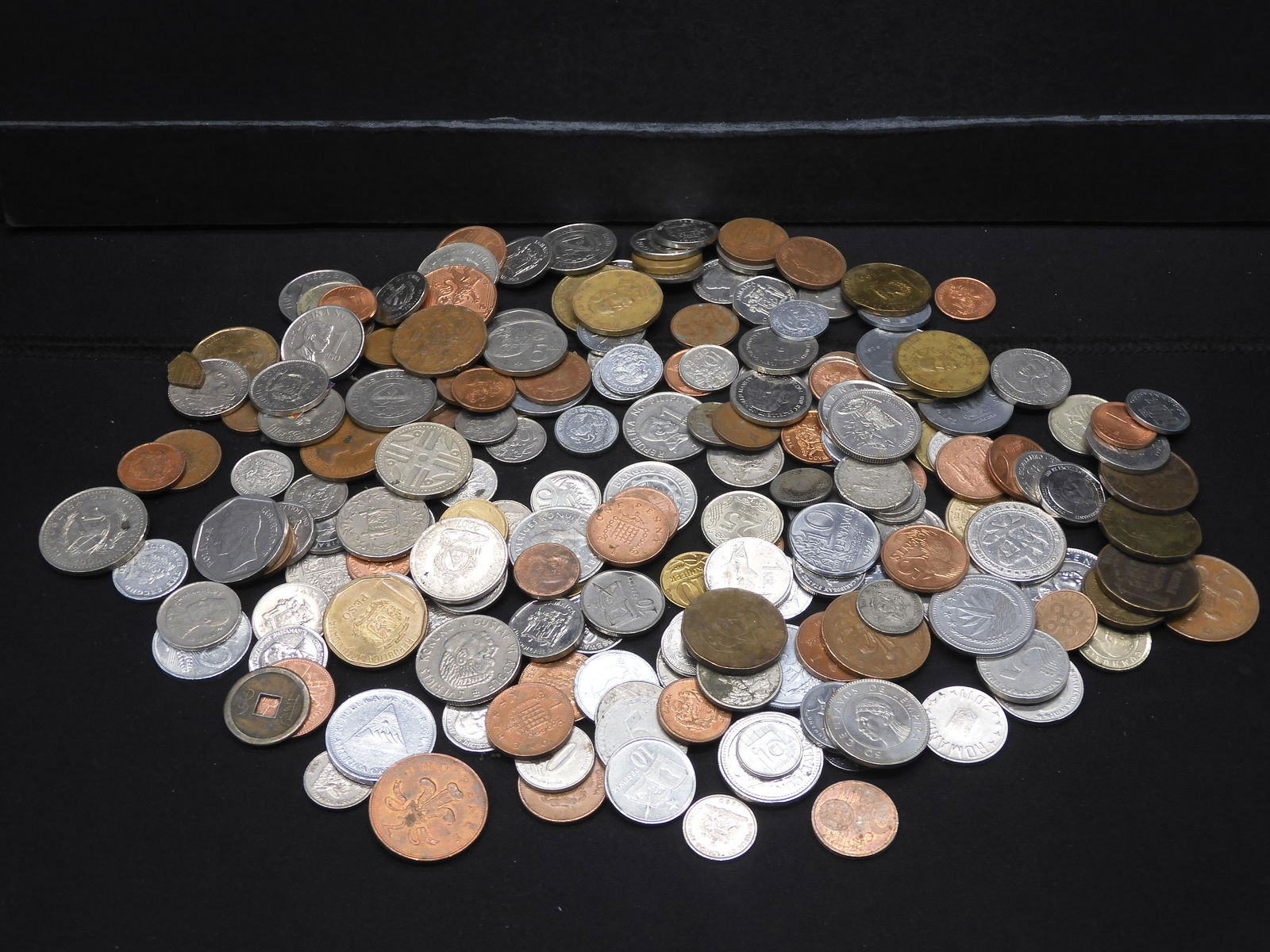 1/2+ Pounds World/ Foreign Coins (1 of 5)