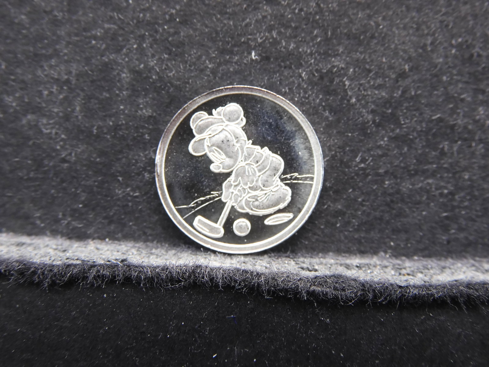 Limited Edition .999 Fine Silver DISNEY Mickey Mouse Co: Limited Edition .999 Fine Silver DISNEY Mickey Mouse Coin - Approx. 1.6 G - 1/20th OZ