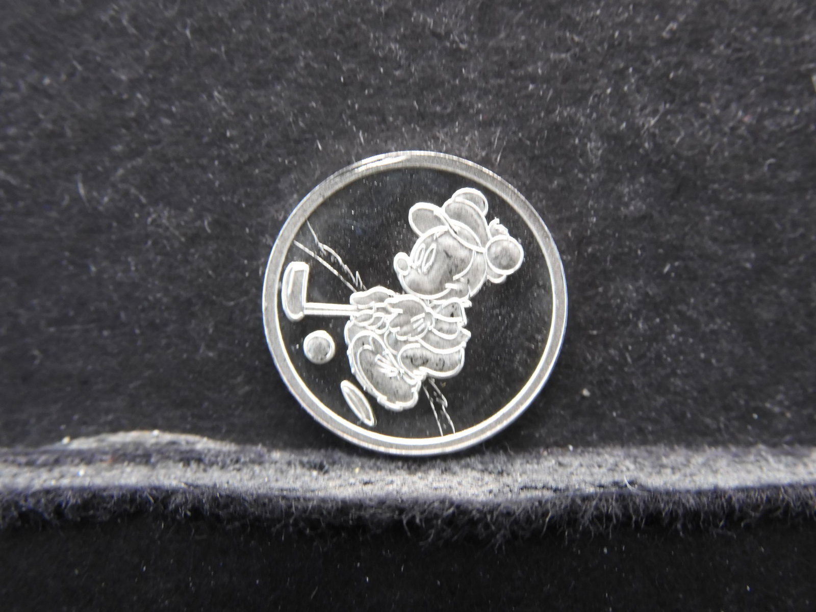 Limited Edition .999 Fine Silver DISNEY Mickey Mouse Co: Limited Edition .999 Fine Silver DISNEY Mickey Mouse Coin - Approx. 1.6 G - 1/20th OZ