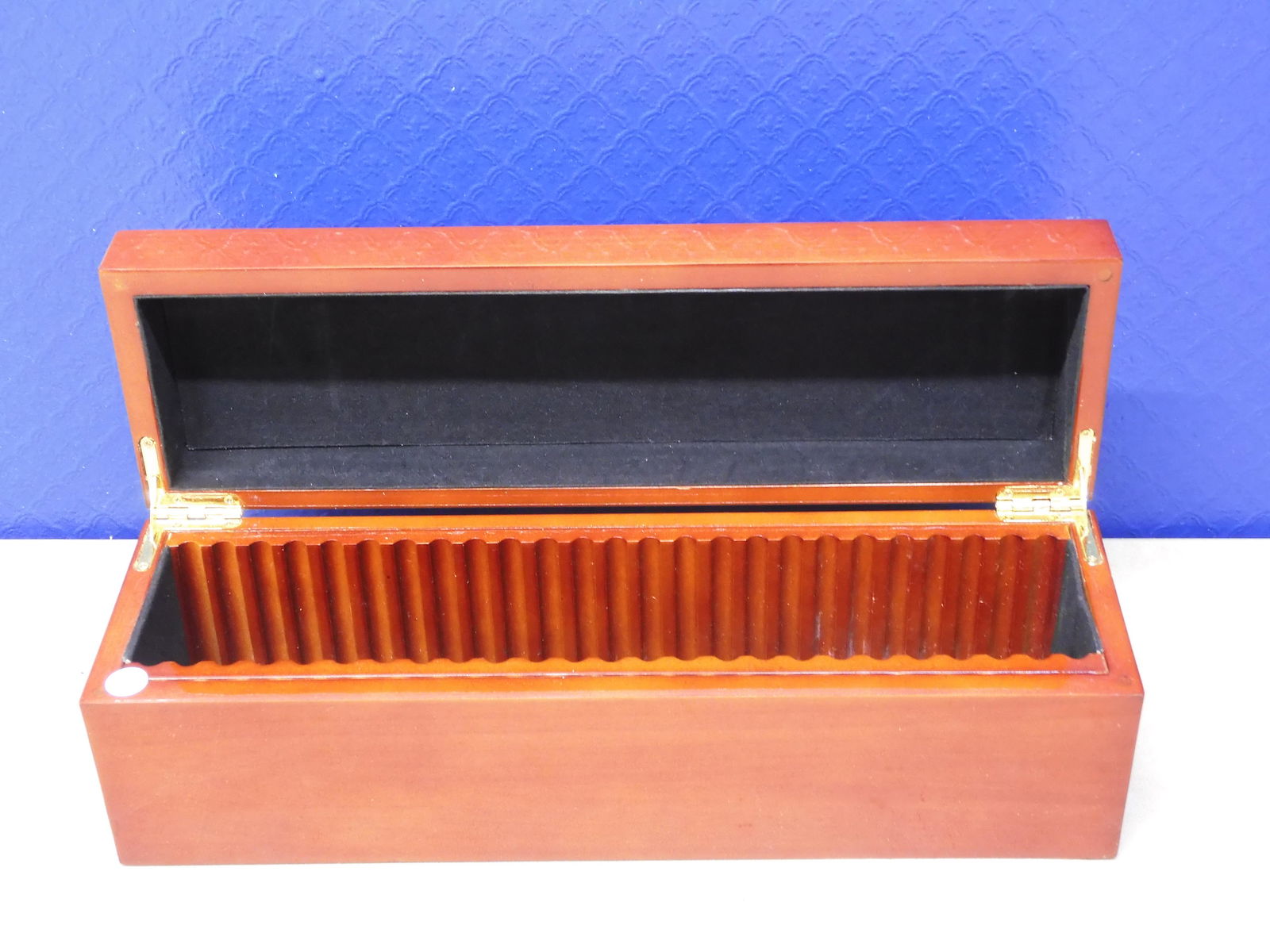 Nice Wooden Graded Coin Box Holds 25 Coins (1 of 5)