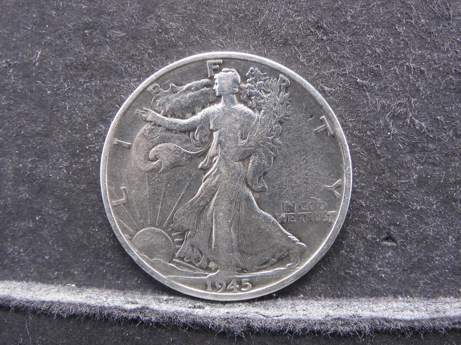 1945-D SILVER (90%) LIBERTY HALF (9.9 MILL/WWII ERA),: 1945-D SILVER (90%) LIBERTY HALF (9.9 MILL/WWII ERA), SHINEY