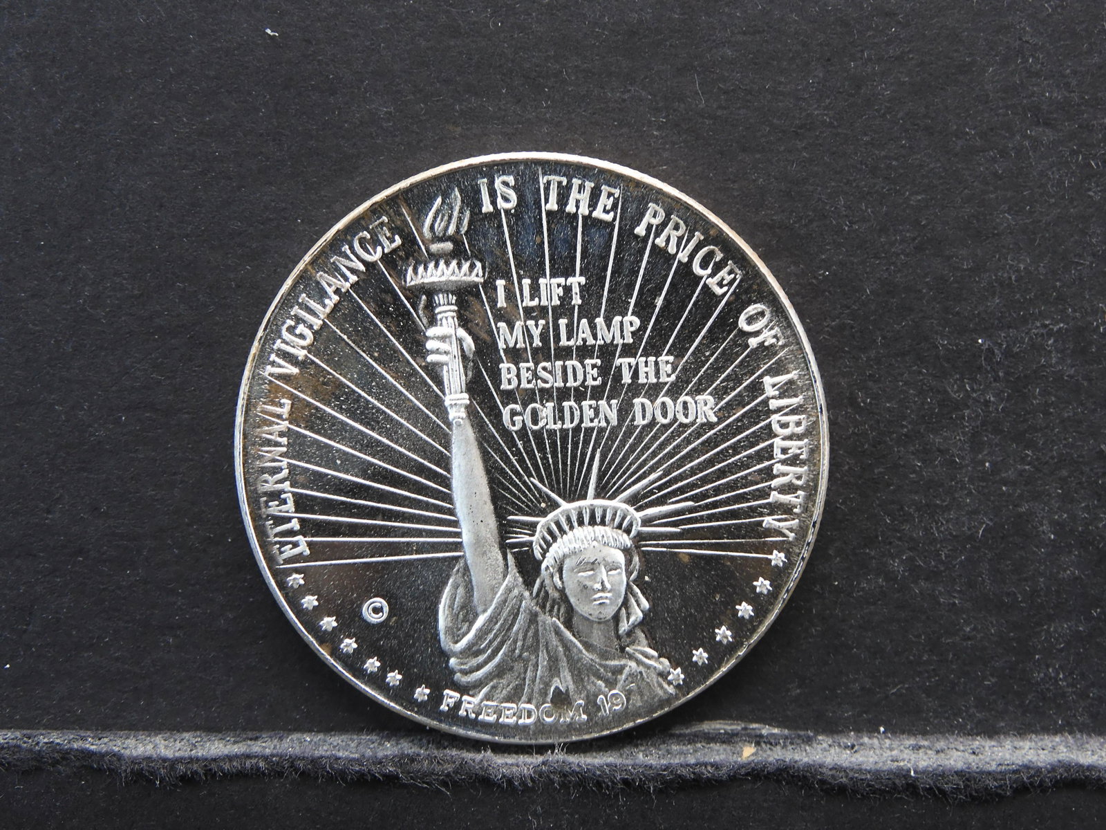 .999 FINE SILVER/1 OZ, (STATUE OF LIBERTY) ROUND: .999 FINE SILVER/1 OZ, (STATUE OF LIBERTY) ROUND