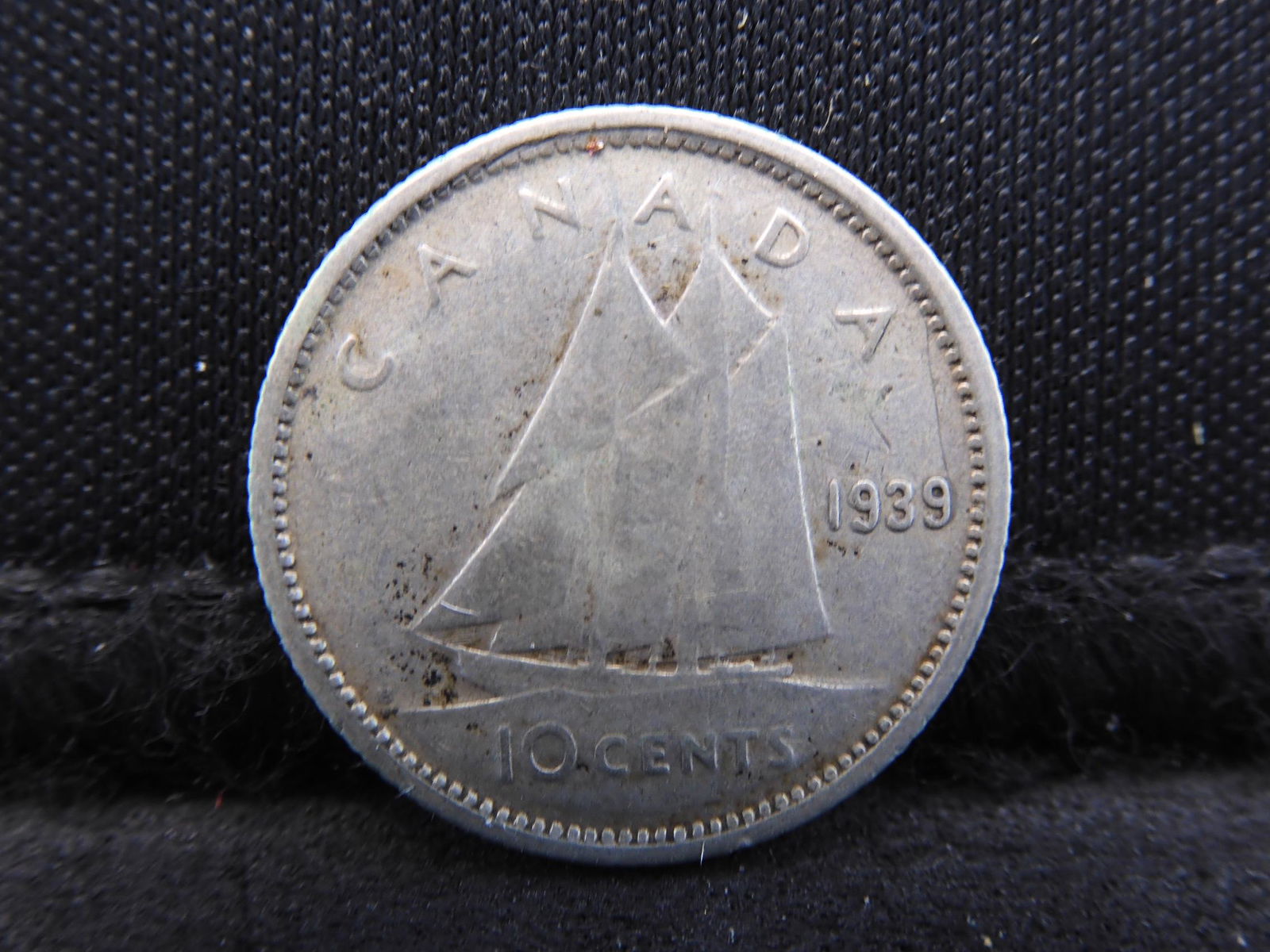 1939 Canada Silver 10 Cents (1 of 2)