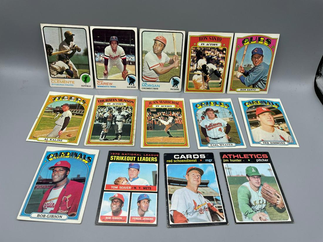 1971-73 Topps Baseball Lot of 14 - Hall of Famers:: 1971-73 Topps Baseball Lot of 14 - Hall of Famers: Clemente, Carew, Morgan, Gibson - Varying Conditions
