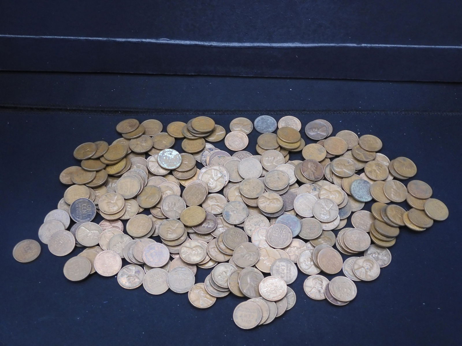 14U. 250+ Mixed date Lincoln Wheat Cents with lots of (1 of 6)