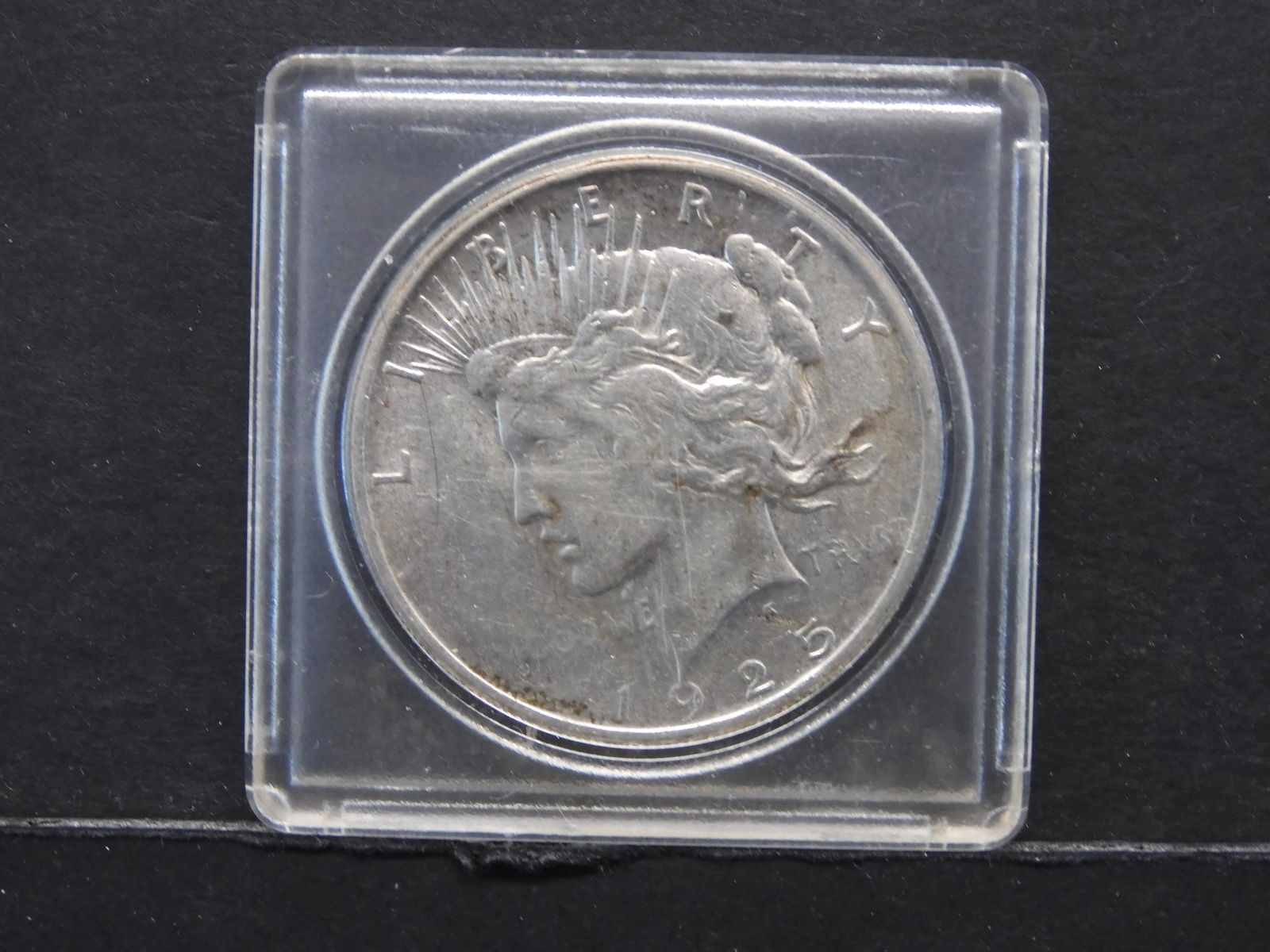 84.)  1925 Uncirculated Peace Dollar (1 of 4)