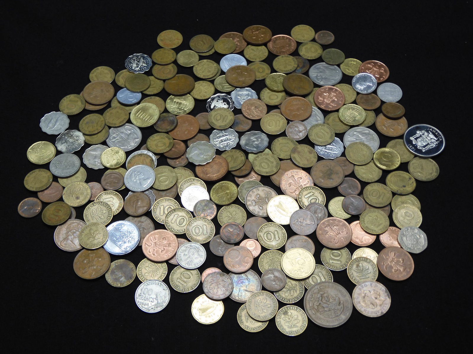 Mixed Lot of Foreign Coins.  Weighs 2 Pounds. (1 of 5)