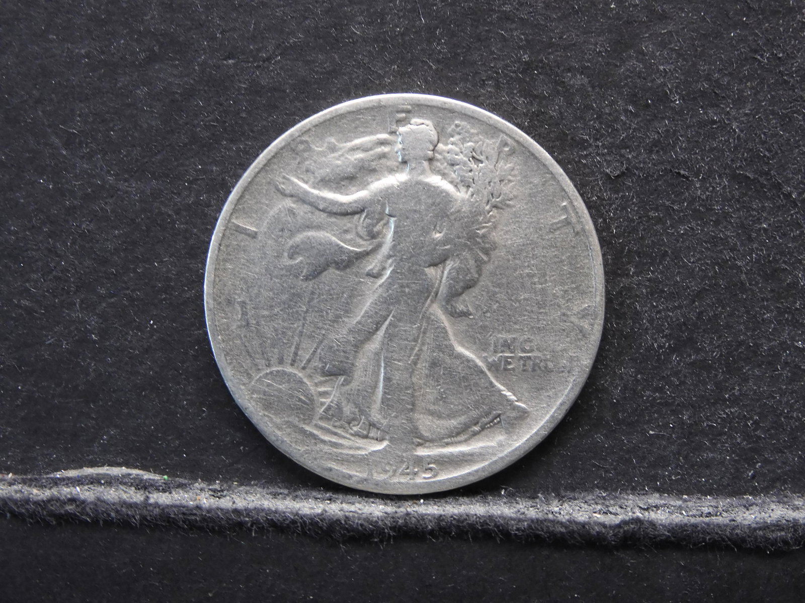 1945-S SILVER (90%/10.1 MILL) LIBERTY HALF (WWII ERA): 1945-S SILVER (90%/10.1 MILL) LIBERTY HALF (WWII ERA)