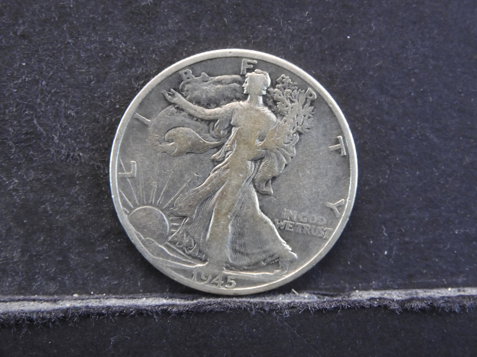 1945-D SILVER (90%) LIBERTY HALF (9.9 MILL/WWII ERA): 1945-D SILVER (90%) LIBERTY HALF (9.9 MILL/WWII ERA)