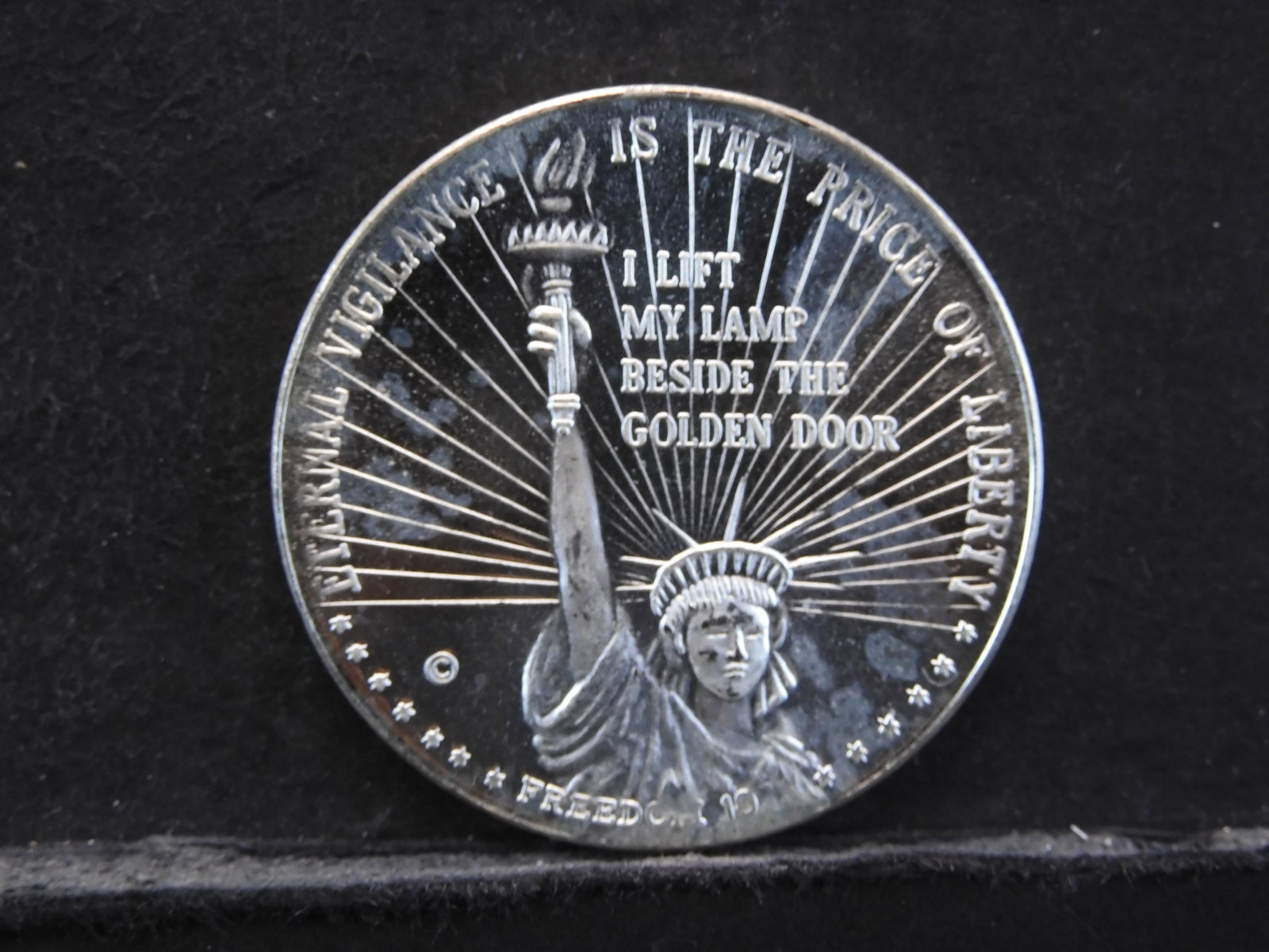 .999 FINE SILVER/1 OZ, (STATUE OF LIBERTY) ROUND: .999 FINE SILVER/1 OZ, (STATUE OF LIBERTY) ROUND