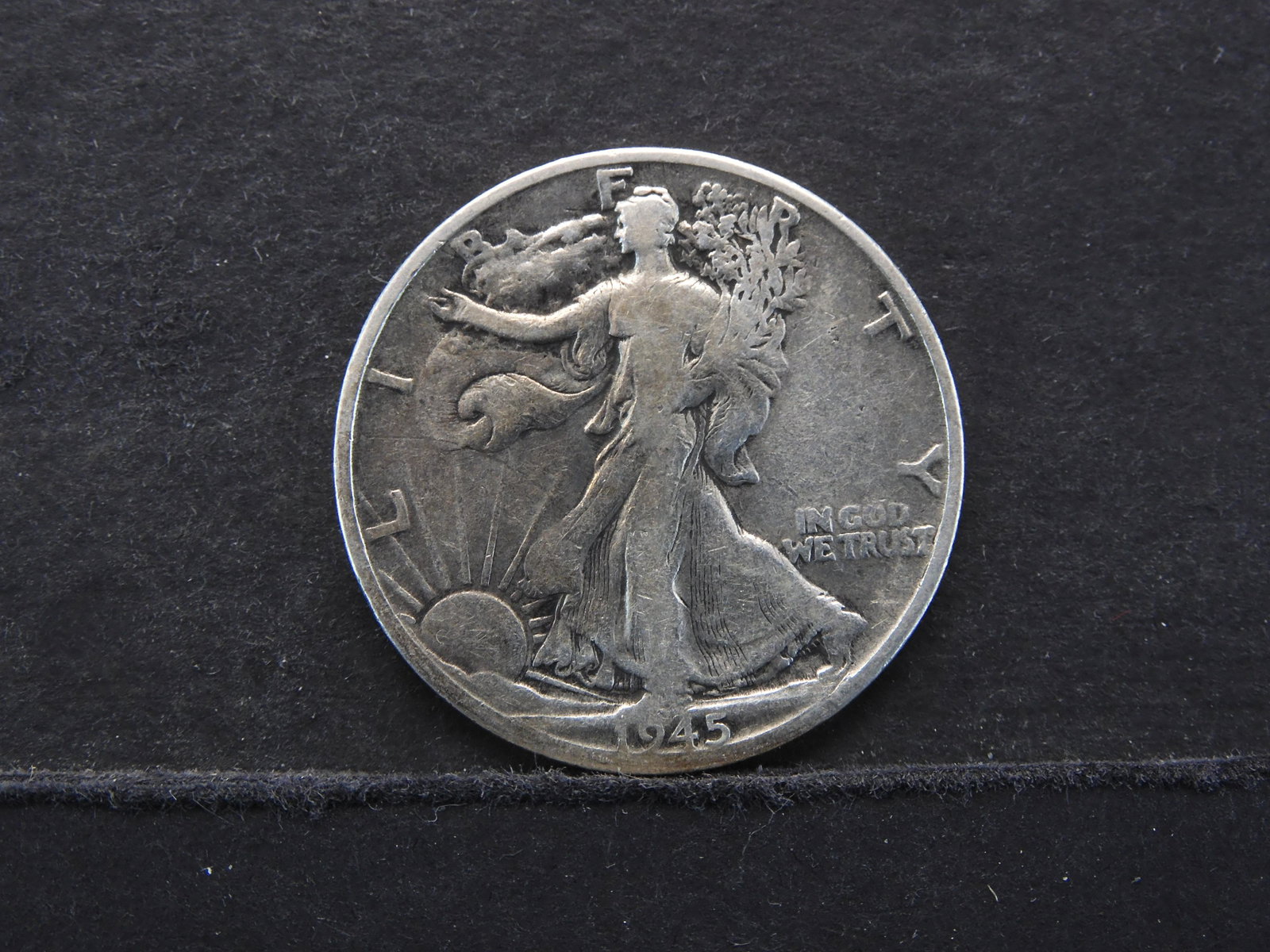 1945-D SILVER (90%/9.9 MILL) LIBERTY HALF (WWII ERA): 1945-D SILVER (90%/9.9 MILL) LIBERTY HALF (WWII ERA)