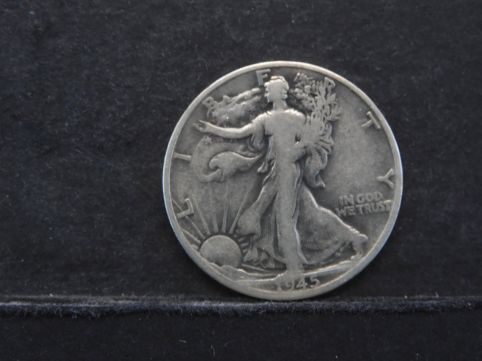 1945-D SILVER (90%/9.9 MILL) LIBERTY HALF (WWII ERA): 1945-D SILVER (90%/9.9 MILL) LIBERTY HALF (WWII ERA)