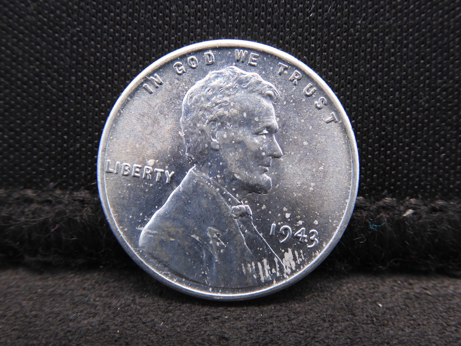 1943 Steel Lincoln Wheat Cent - BU Condition (1 of 2)