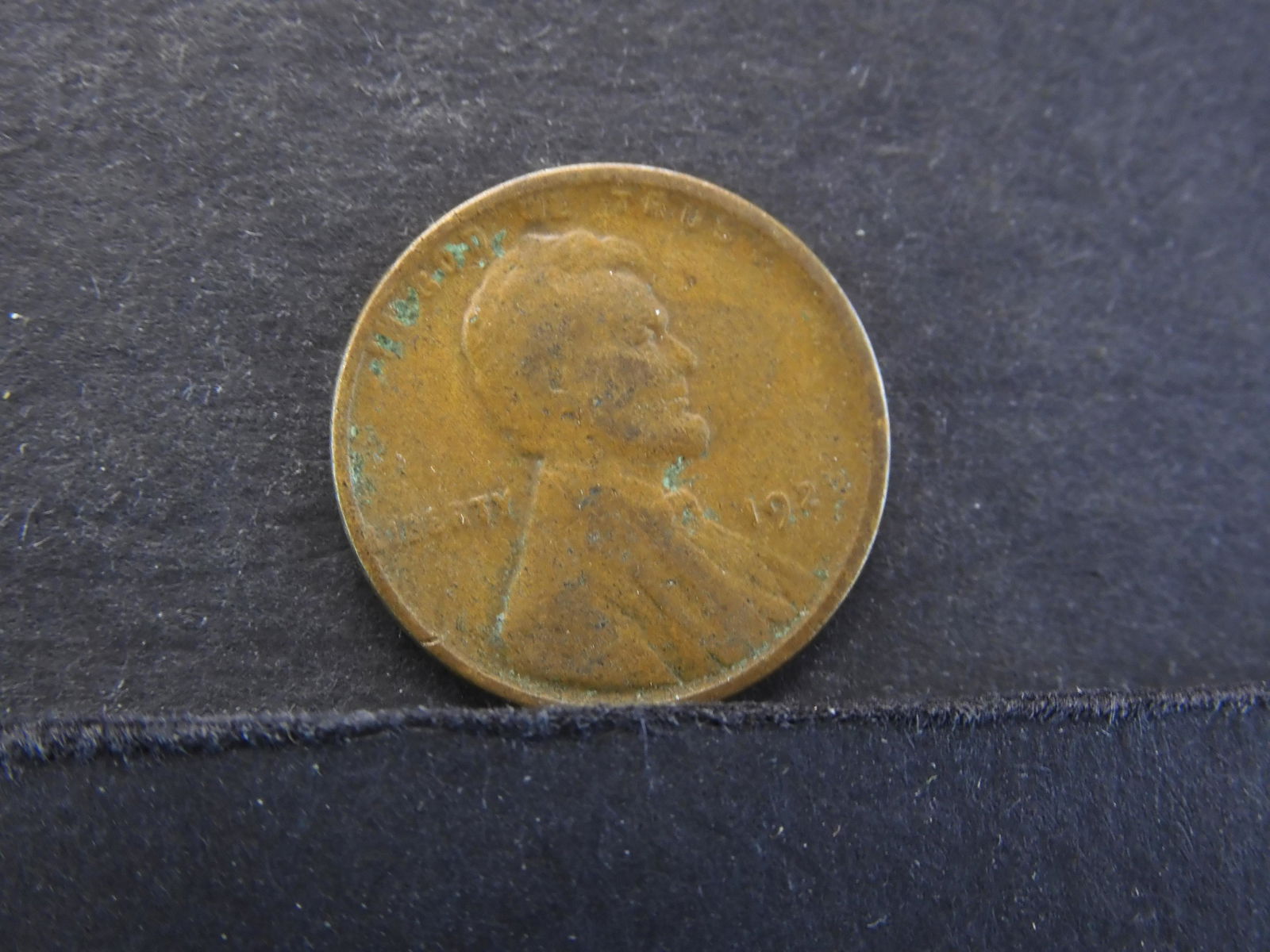 1922 No "D" Mint Mark Lincoln Wheat Cent. (1 of 2)
