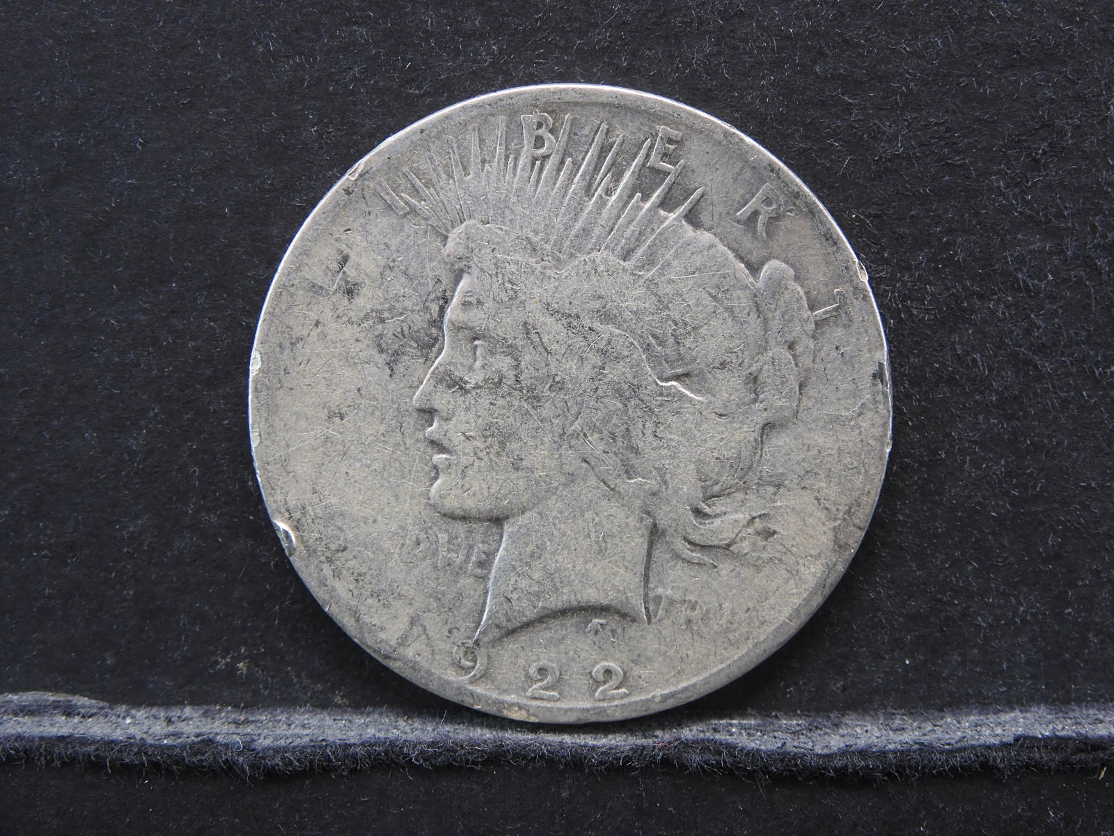 1922-S (17.4 MILL MINTED) PEACE SILVER (90%) DOLLAR (1 of 2)