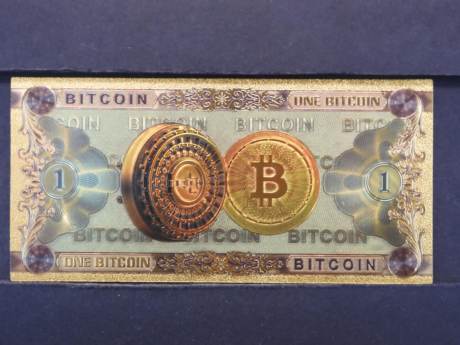 24K GOLD FOIL, (BITCOIN), CRISP, NOT LEGAL: 24K GOLD FOIL, (BITCOIN), CRISP, NOT LEGAL TENDER/NOVELTY!