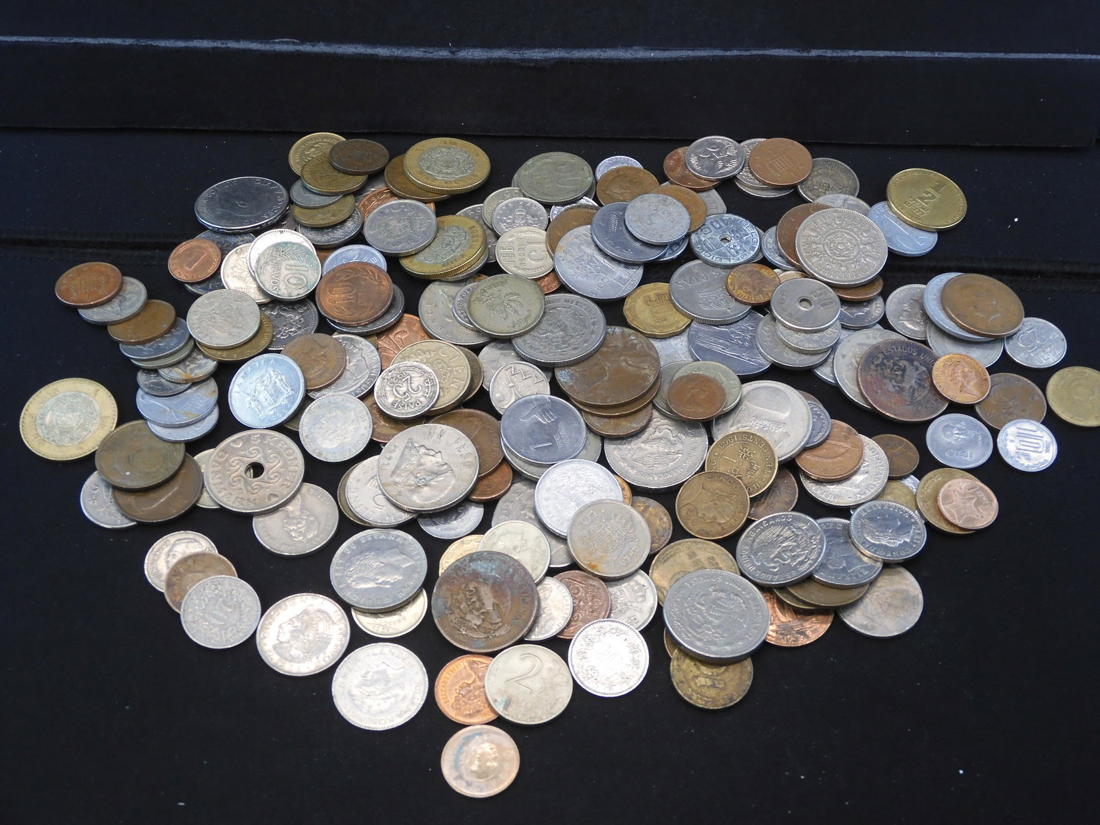 2lb+ World/Foreign Coins (Nice Mix) (1 of 7)