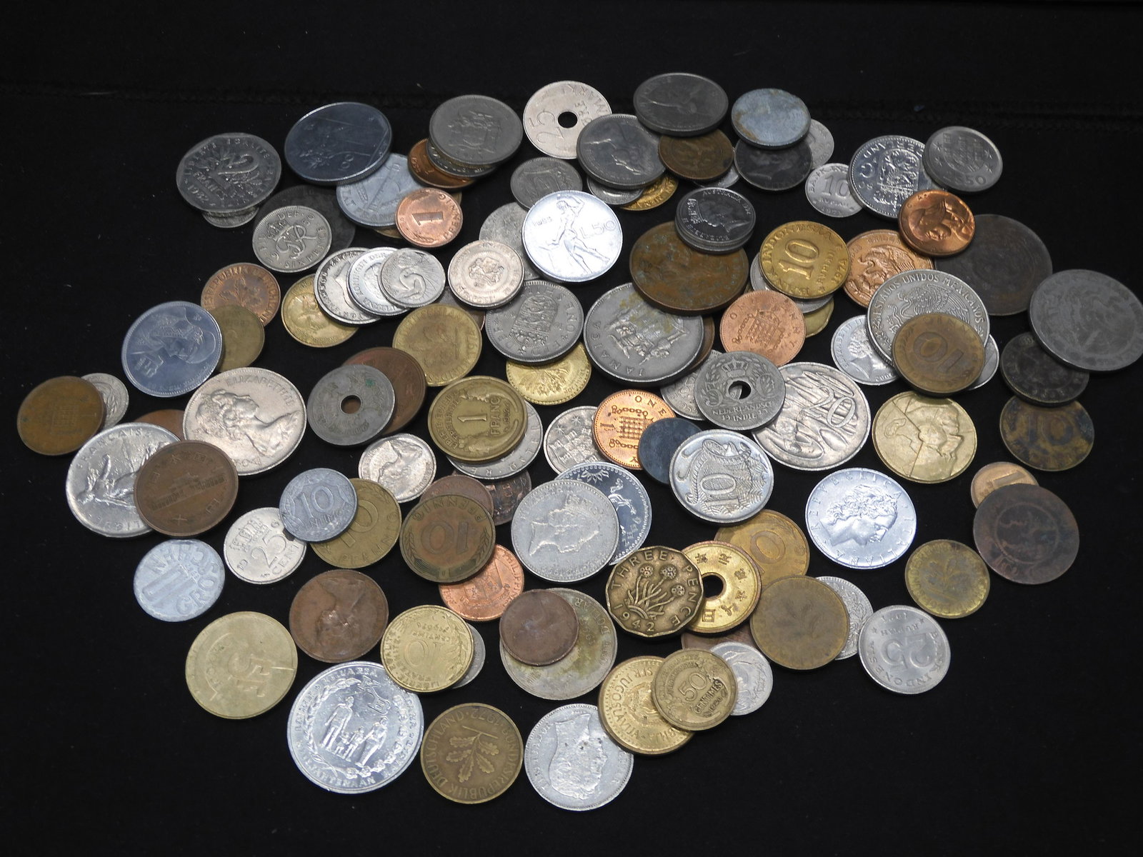 (1) pound foreign coins.  Great Mix (1 of 5)