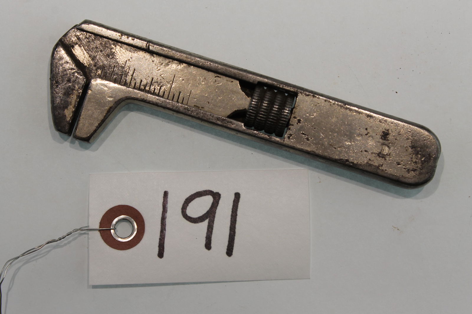 The Victor Screw Adj. Bicycle Nut Wr. with open frame (1 of 3)