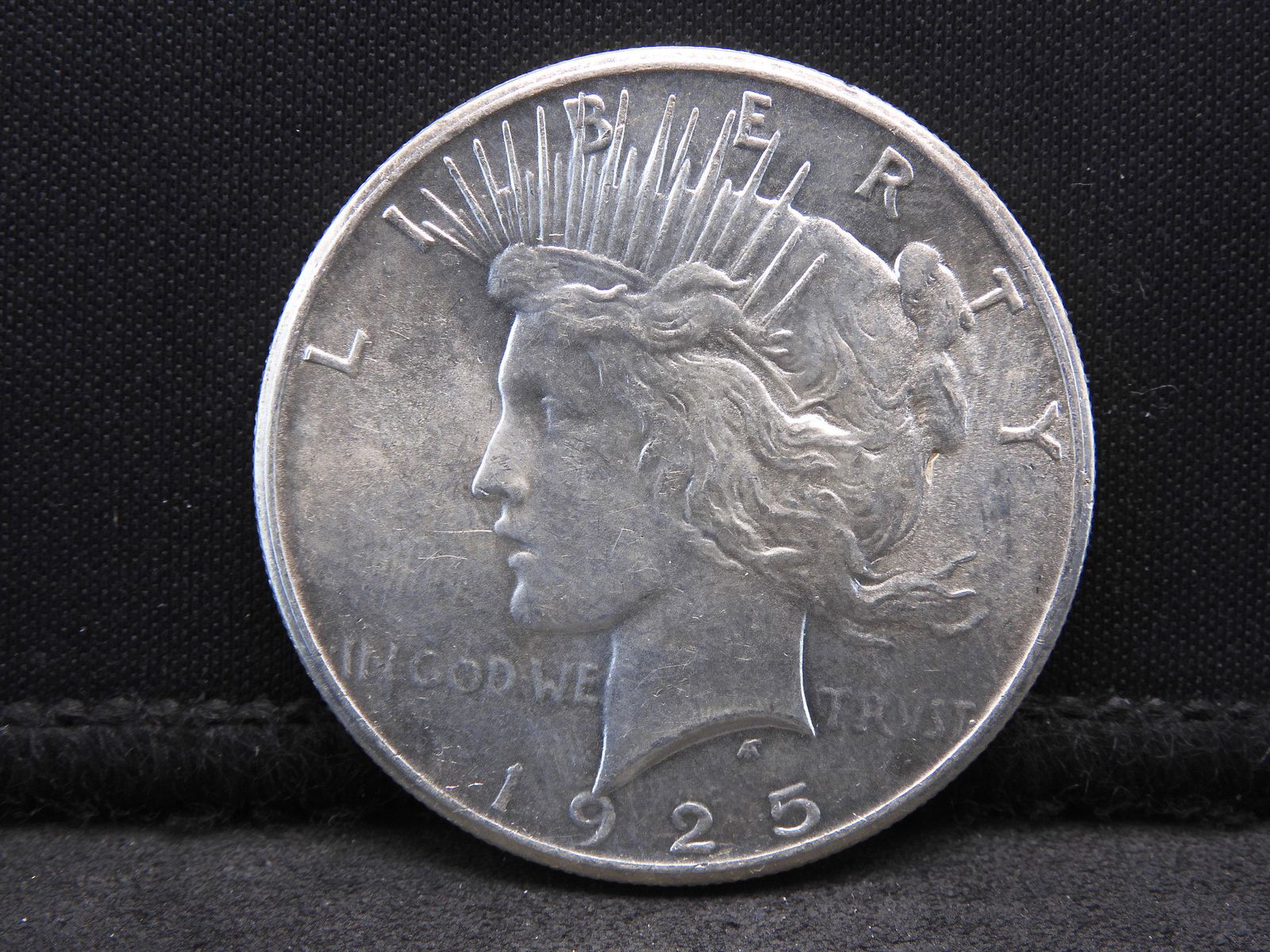 1925 Peace Silver Dollar.  GEM UNC!! (1 of 2)