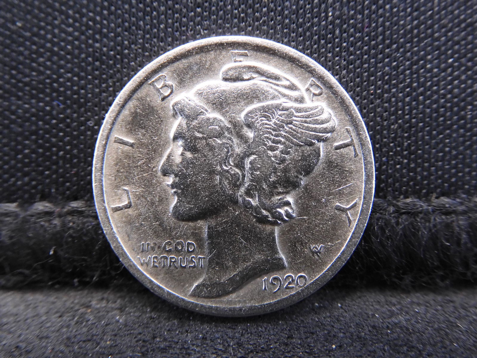 1920 Mercury Dime.  Amazing Detail!! (1 of 2)