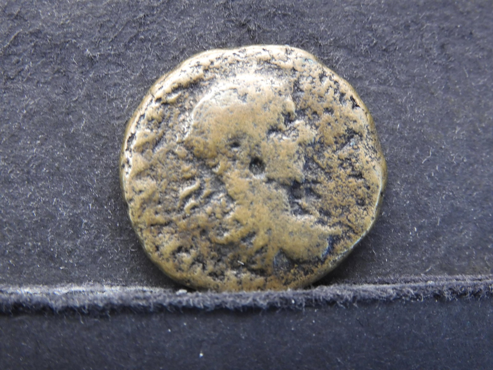 175-330 AD (THICK) ANCIENT ROMAN COIN, (OVER 1,600 YRS: 175-330 AD (THICK) ANCIENT ROMAN COIN, (OVER 1,600 YRS OLD)!