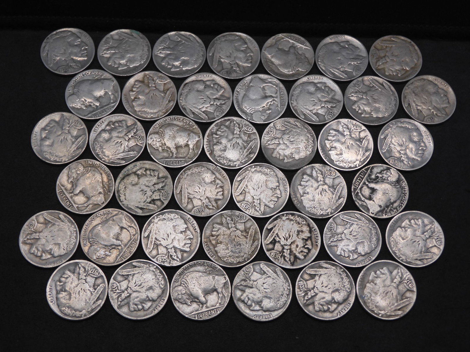 40 Full Date Buffalo Nickels. (1 of 3)