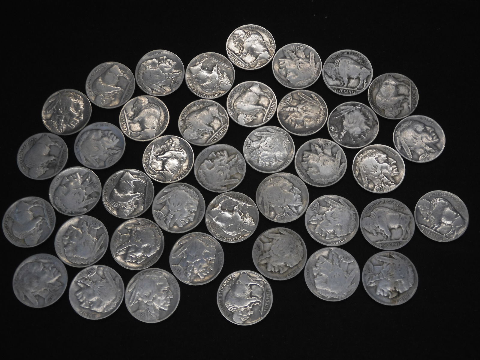 40 Full Date Buffalo Nickels. (1 of 4)