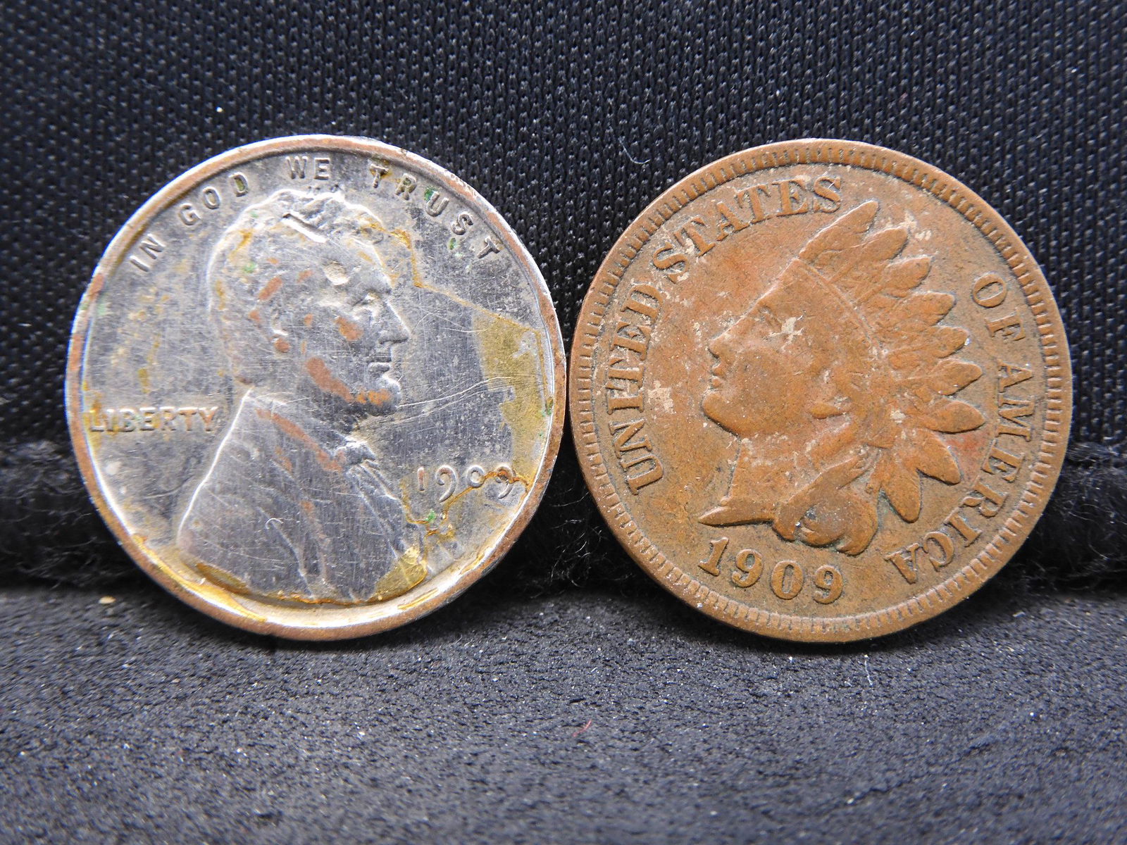 1909 Indian Head Cent And 1909-VDB Lincoln Head Wheat (1 of 2)