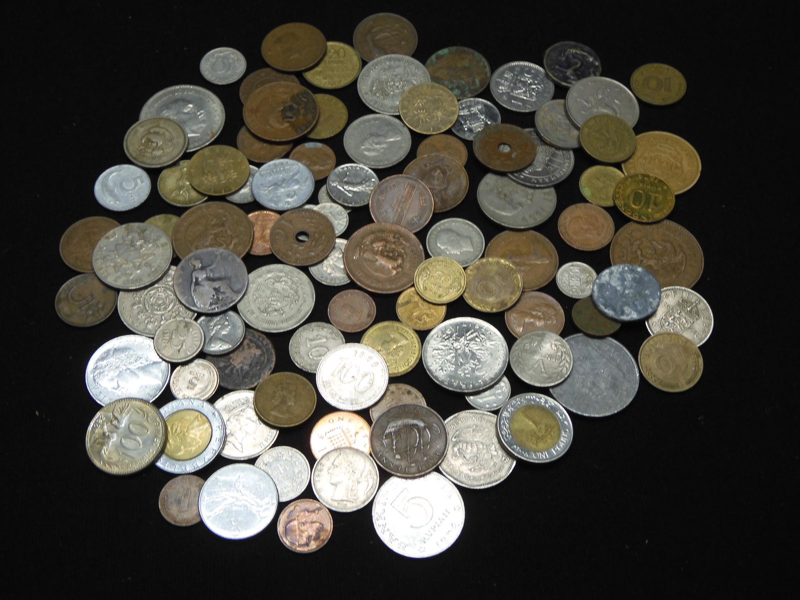 (1) pound foreign coins.  Great Mix (1 of 5)