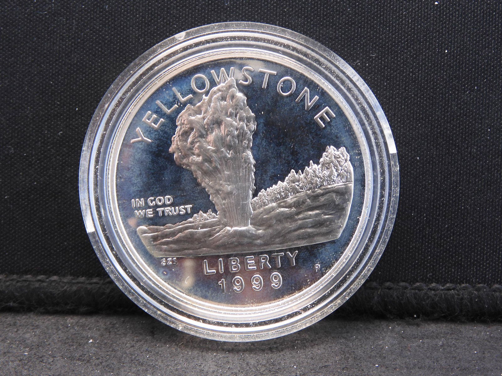 1999 Yellowstone Commemorative Proof Silver Dollar. (1 of 2)