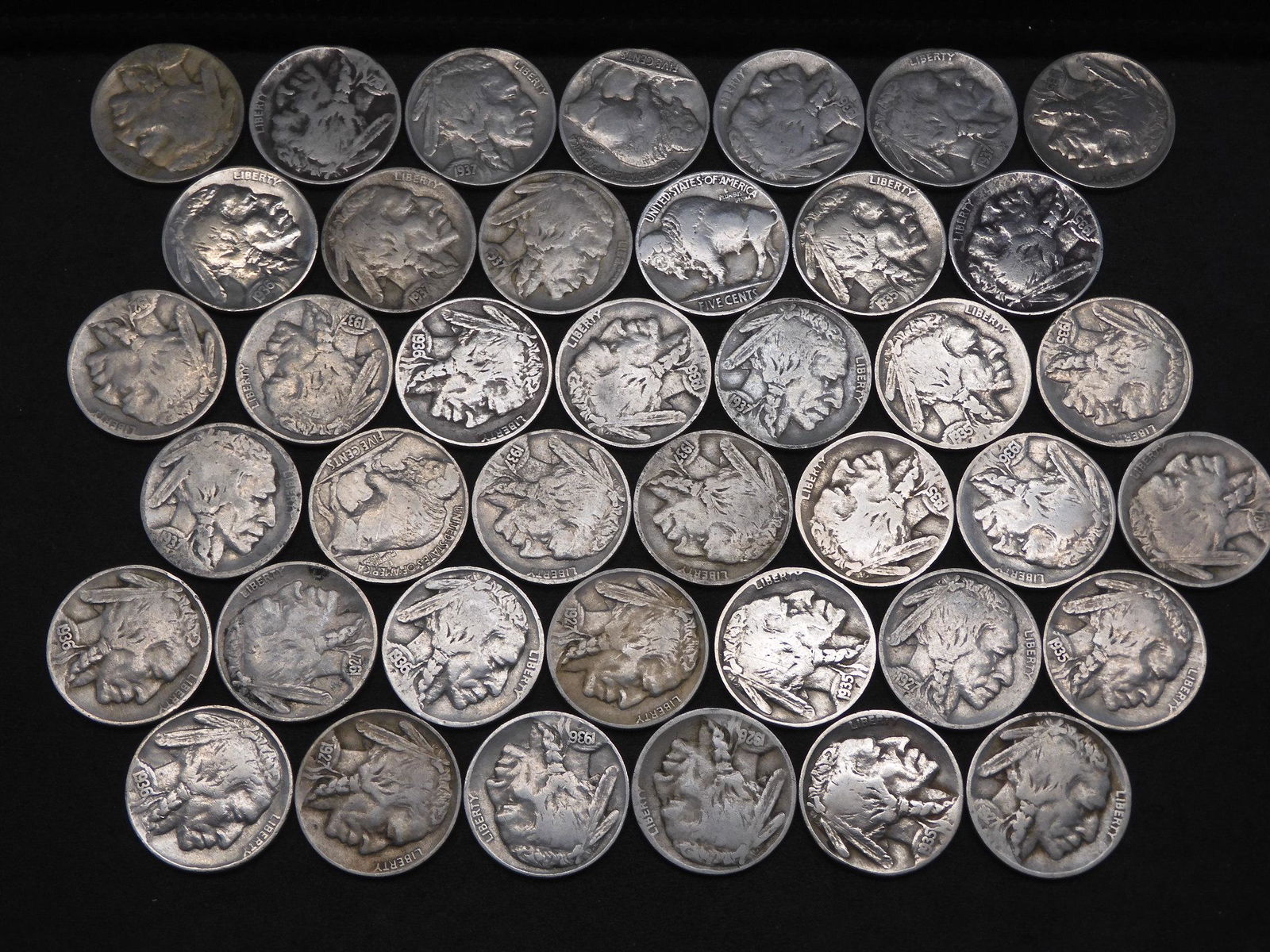40 Full Date Buffalo Nickels. (1 of 3)