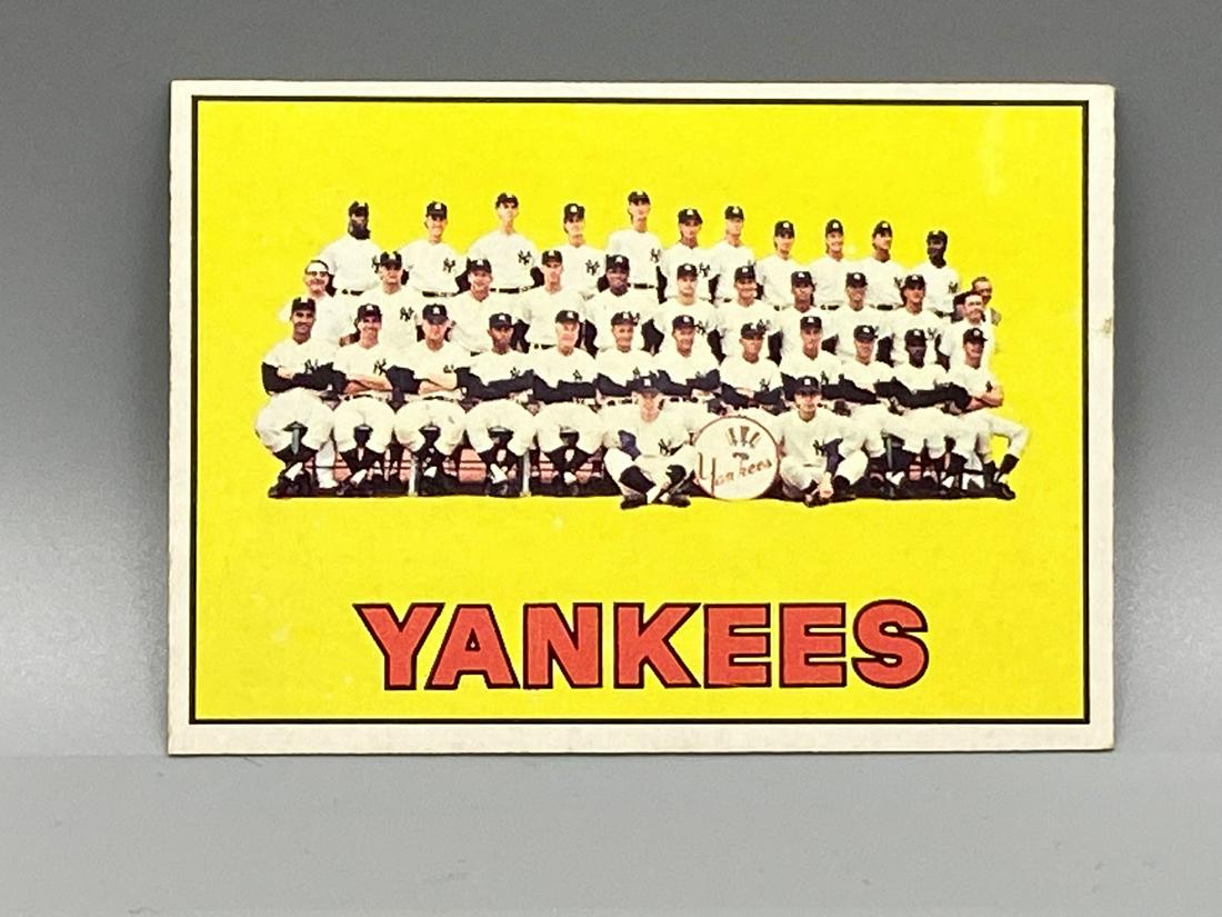 1967 Topps New York Yankees Team Card #131 (1 of 2)