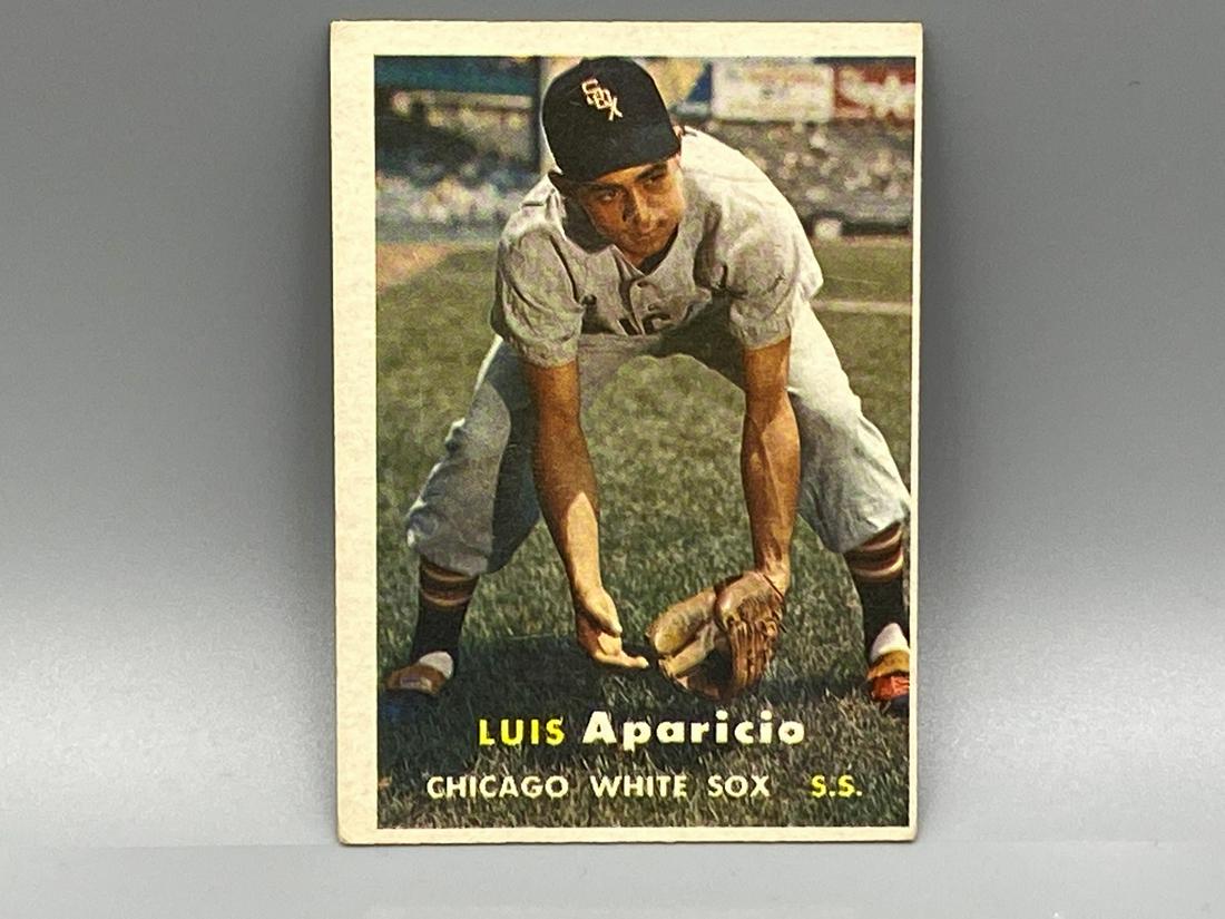 1957 Topps Luis Aparicio #7 HOF 2nd Year Card (1 of 2)