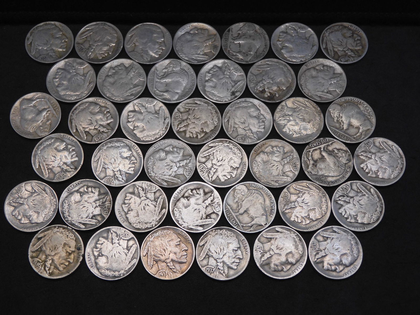 40 Full Date Buffalo Nickels. (1 of 3)