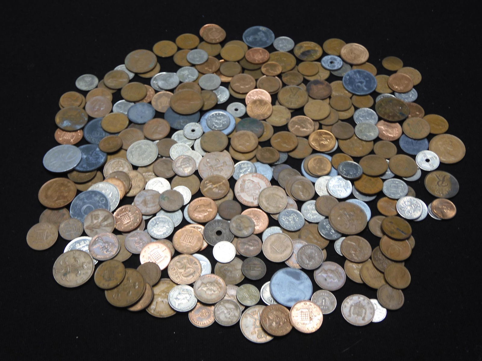 Mixed Group Of Foreign Coins.  Coins Weigh 2 Pounds. (1 of 5)